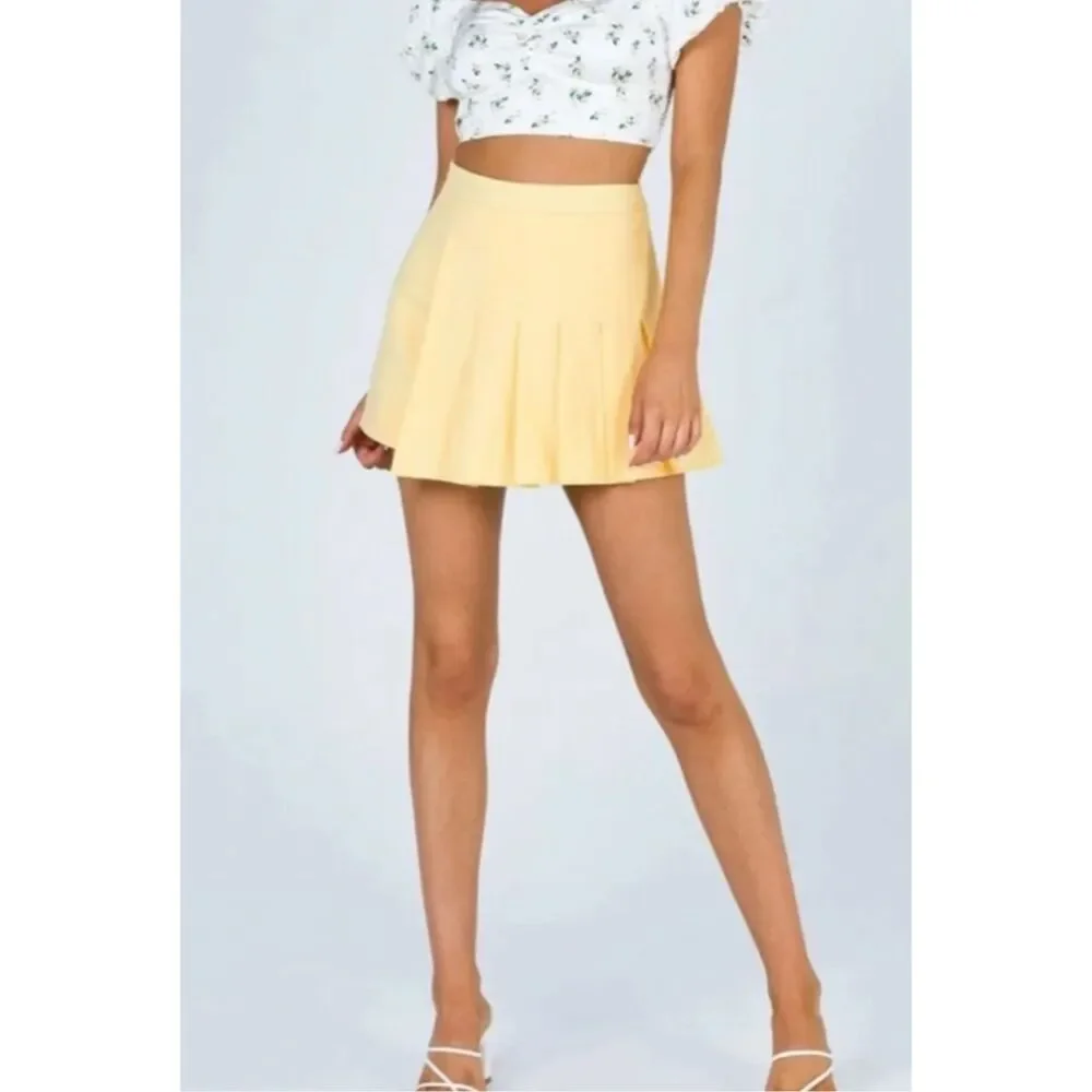 Princess Polly Buttery Yellow 90s Pleated Mini Skort Size 2